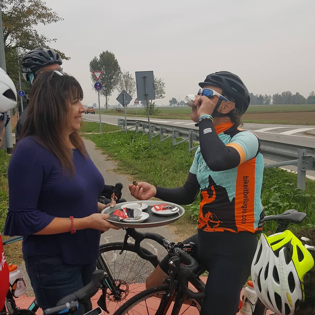 Cyclist drinking coffee - Bike It Bellagio