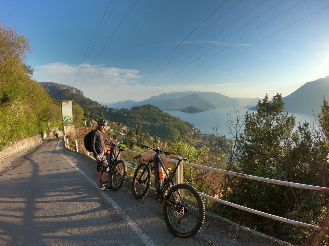 Cyclists with Lake Como View Cyclists with Lake Como View
