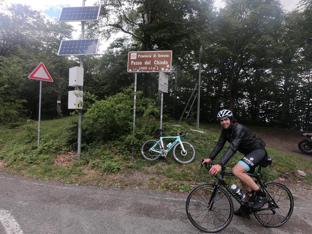 Tavarone Cyclists on the Coast - Bike It Bellagio Tavarone Cyclists on the Coast - Bike It Bellagio