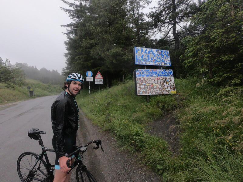 Tavarone Cyclists on the Coast - Bike It Bellagio Tavarone Cyclists on the Coast - Bike It Bellagio