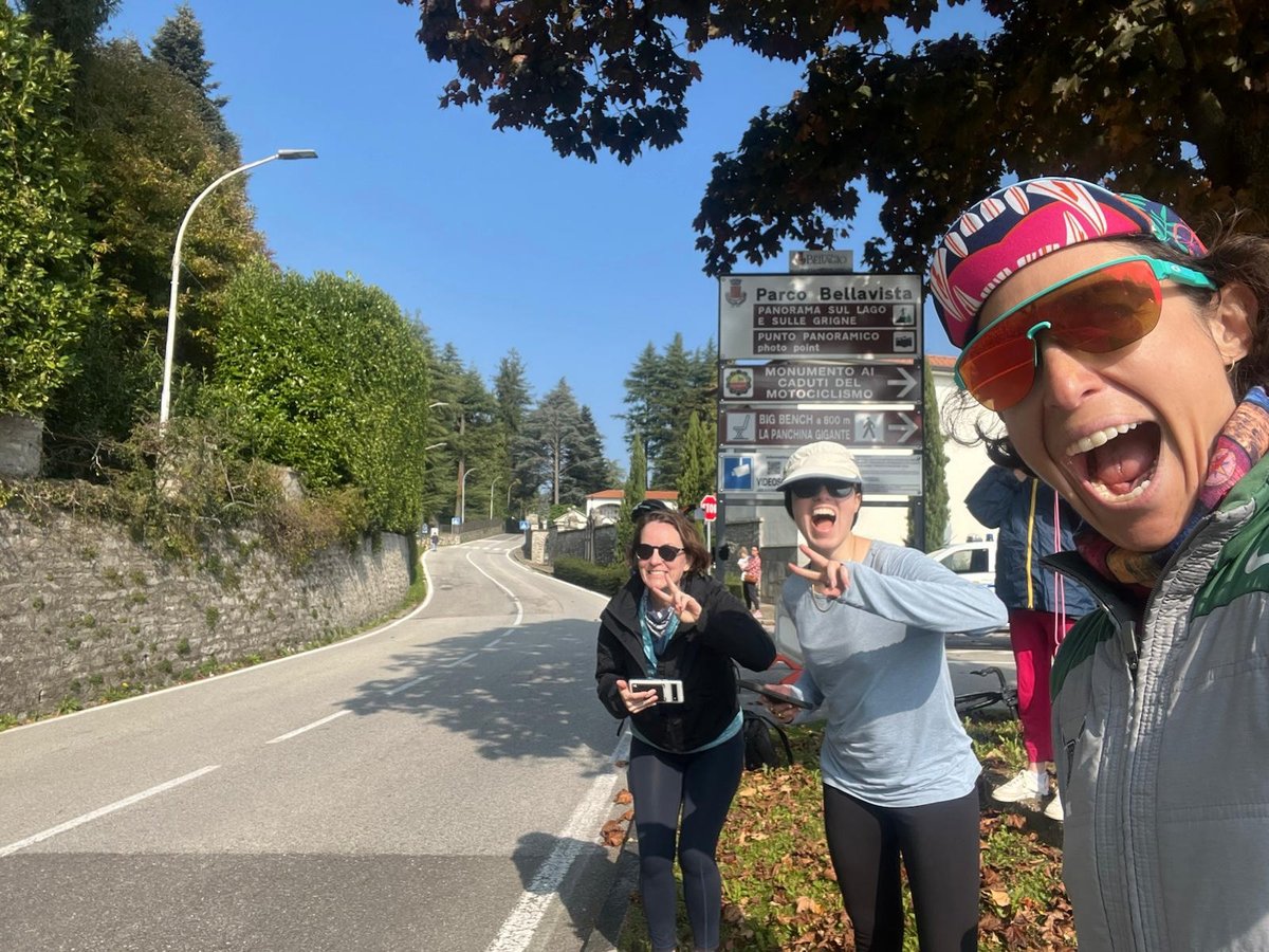 Peloton and Lake Como views during Il Lombardia