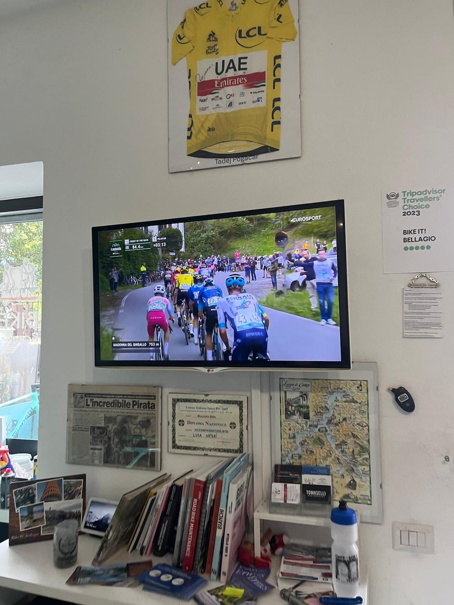 Peloton and Lake Como views during Il Lombardia Peloton and Lake Como views during Il Lombardia